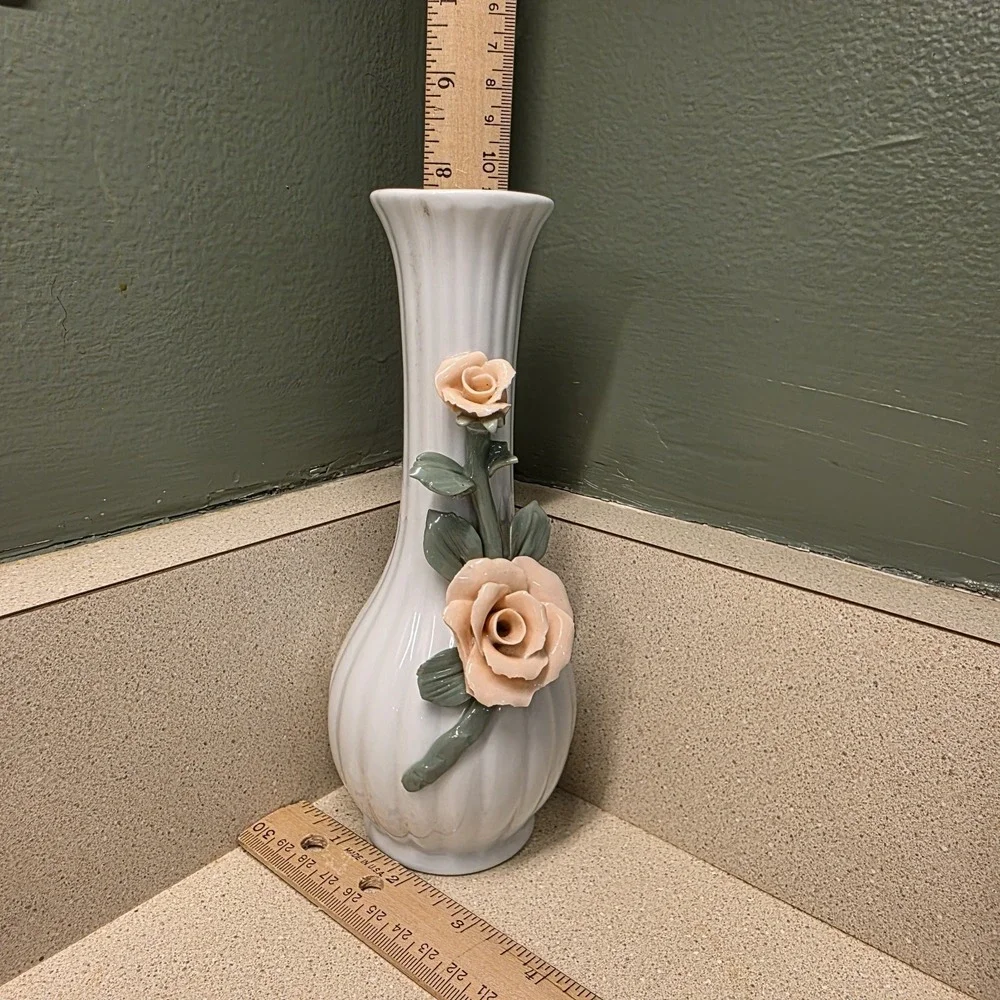 Vintage White  Porcelain Ribbed Bud‎ Vase -Raised Glossy Flowers 7.5